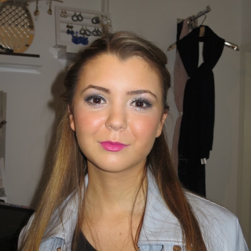 Hip & Tof fashion Store model 2 show make-up en hairstyling | 